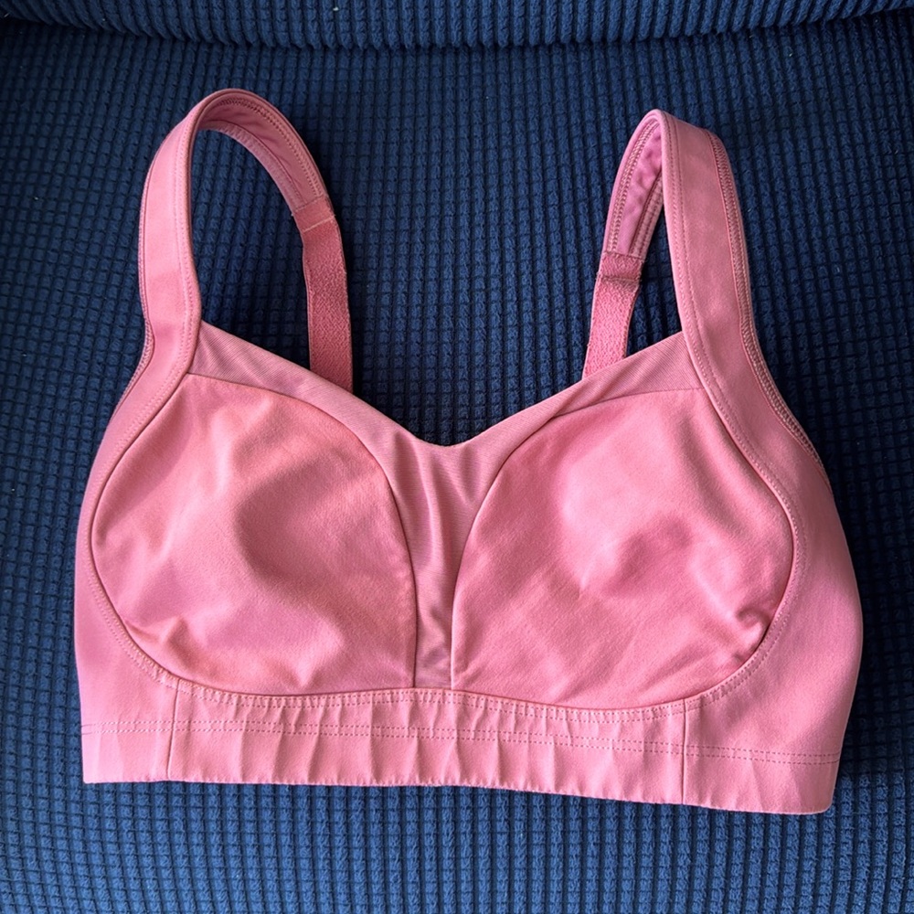 Lululemon workout bra, in good condition, approx size 34 A/B cup.